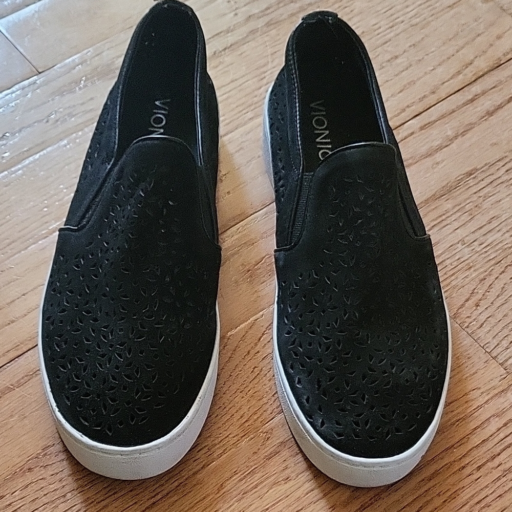 Vionic Women's Black Midi Perf Slip-On Sneakers
